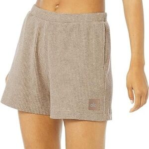 Alo Muse Shorts L